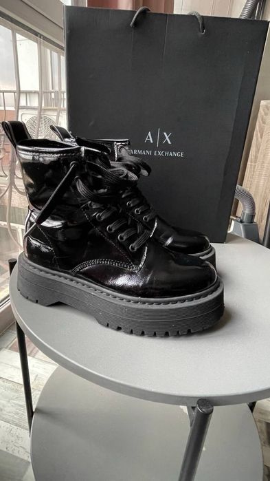 Продам кожаные лаковые ботинки.Торг