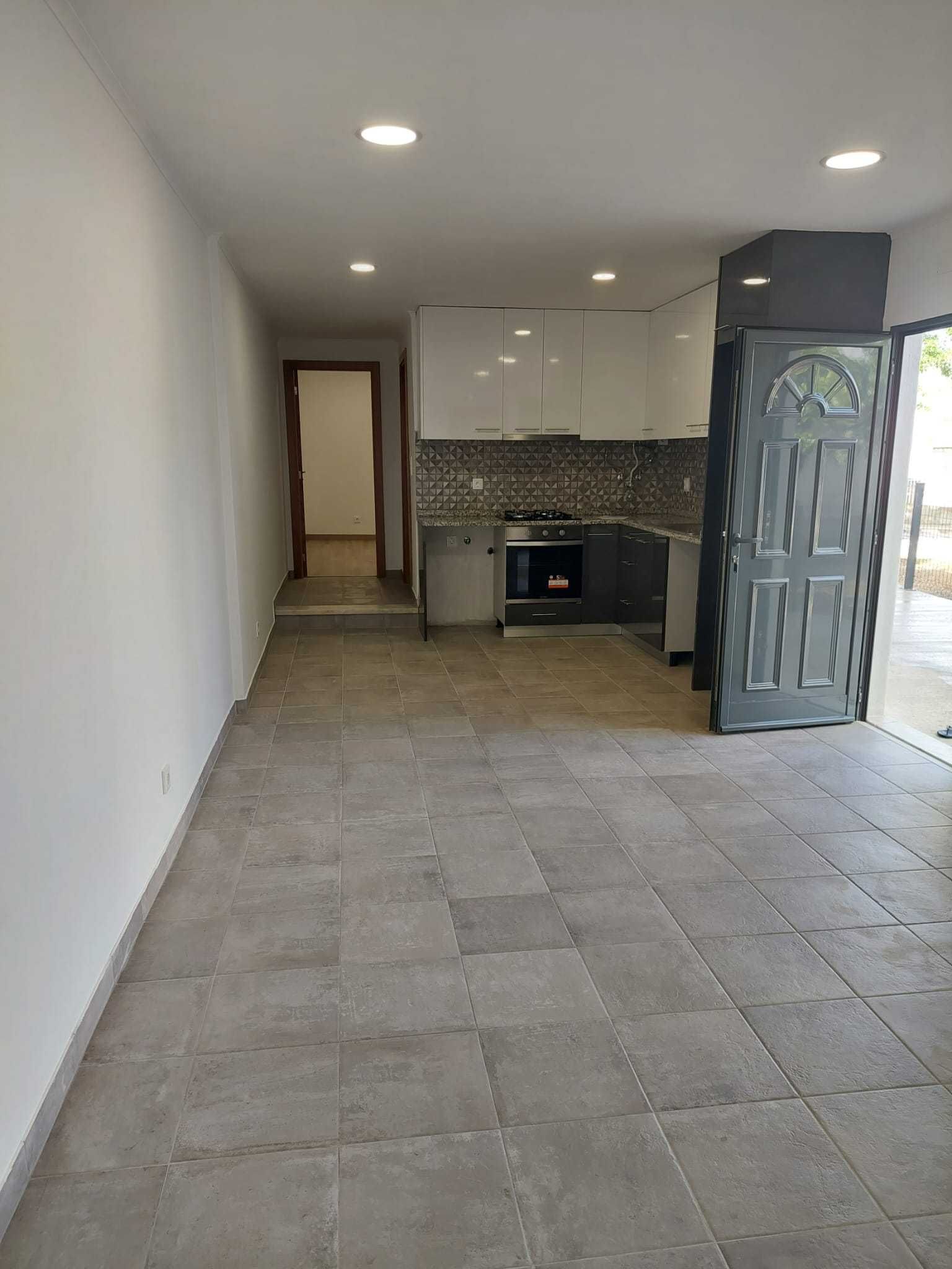 Moradia t2 90m²  com terraço de 60m² em cruz de pau amora seixal