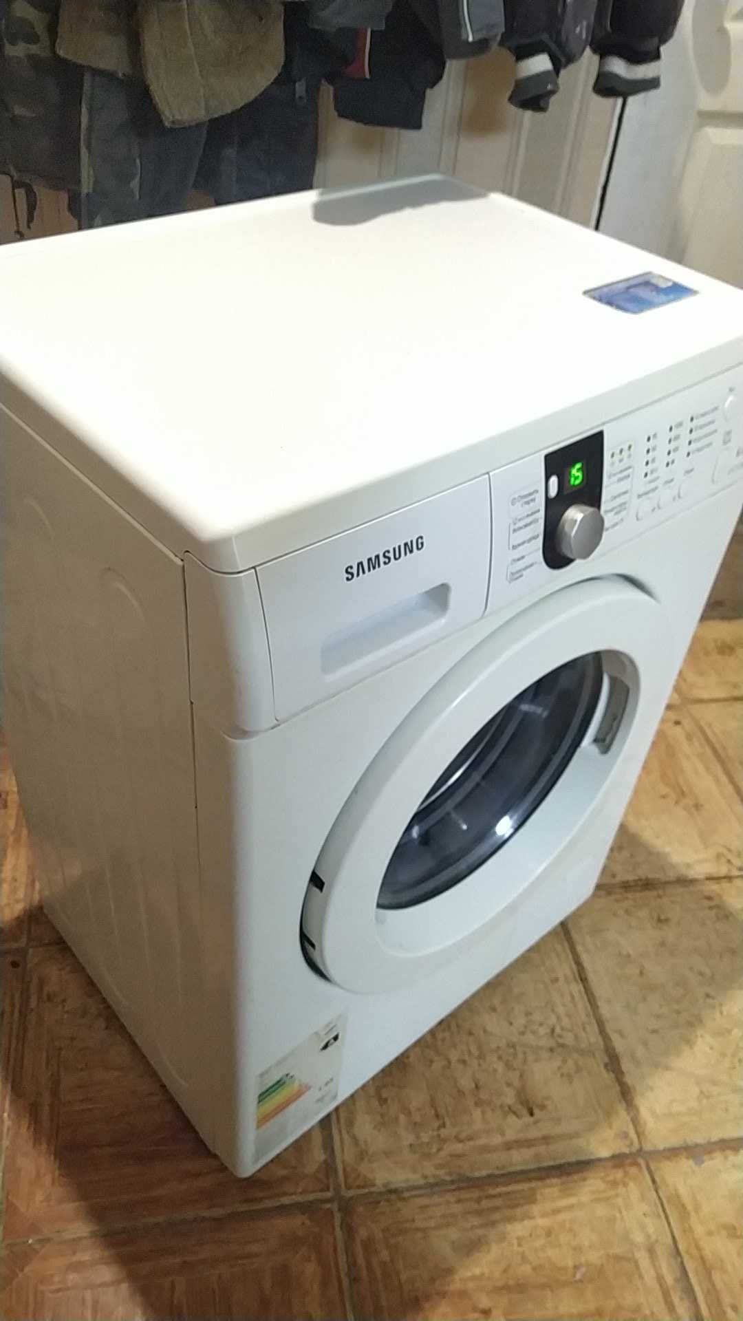 Стиральную машину Samsung EcoBubble, на 6 кг белья.