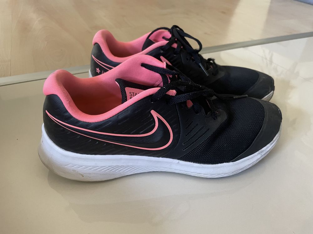 Vendo ténis da Nike preto e rosa