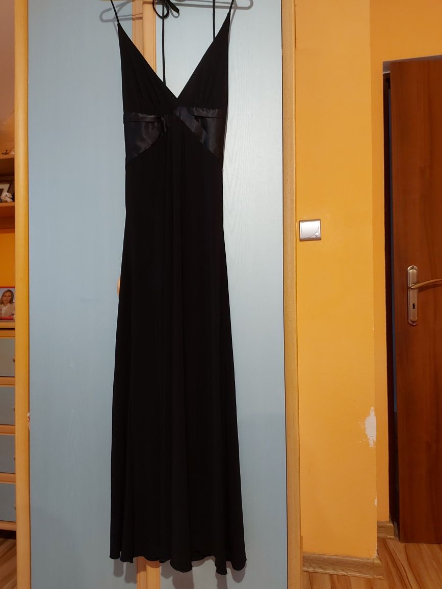 Czarna suknia długa