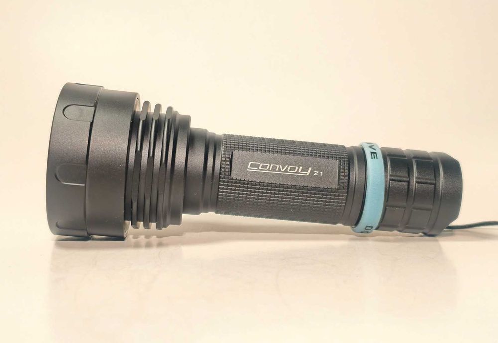 Latarka zoom, zmienna szerokość wiązki, zasięg 1,2km