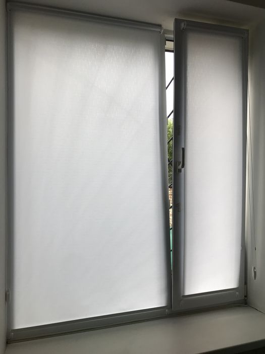 Рулонна штора бу в ідеальному стані