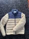 Kispo Lacoste bege e azul