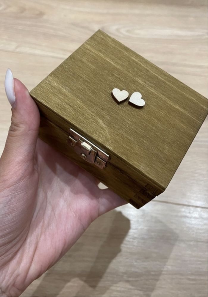 Drewniane pudełko na koperty i pudełko na obrączki