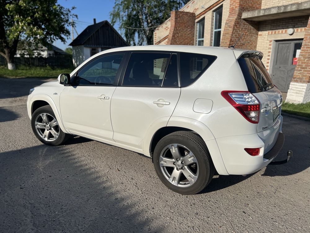 Продам Toyota RAV 4 Executive 2.2 d-cat