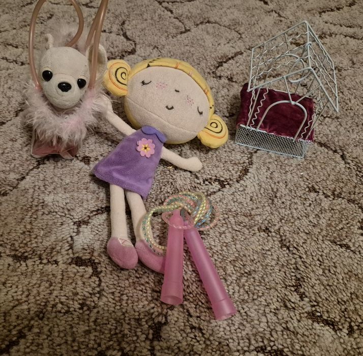 Віддам дитячі канцелярію та іграшки