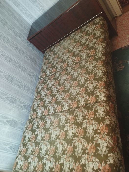 Продамо ліжко з тумбою