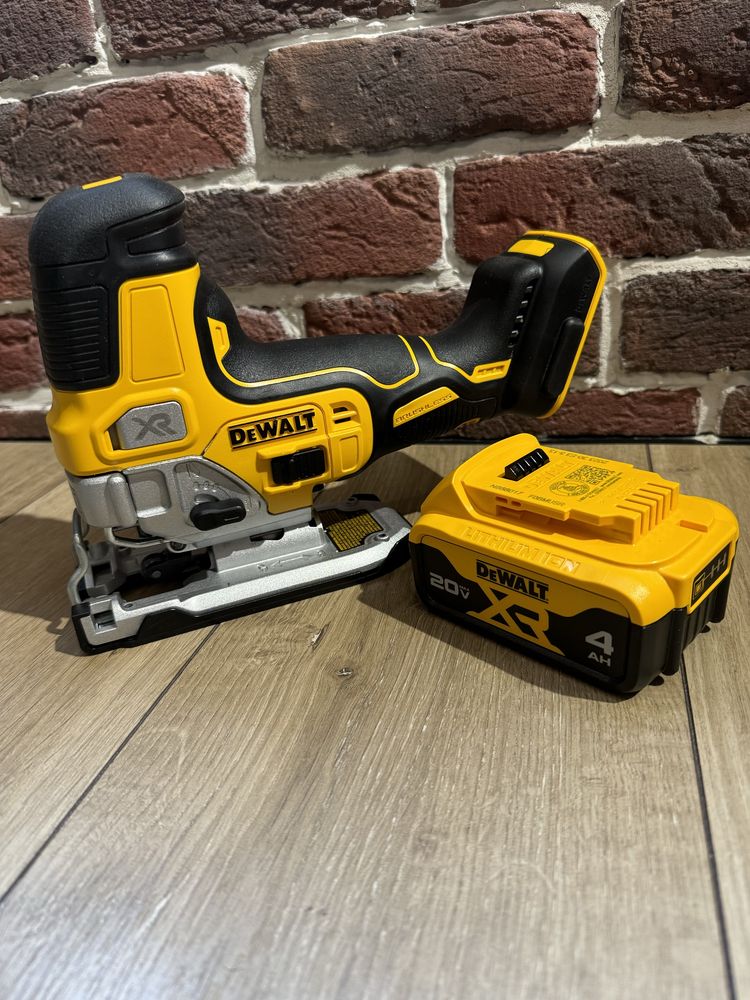 Лобзик DeWalt DCS335B