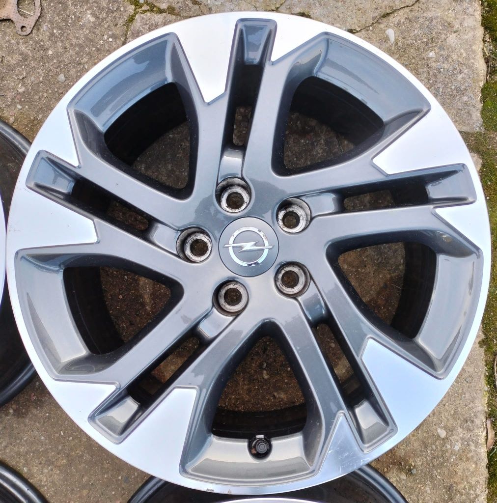 Felgi aluminiowe Vivaro Zafira Partner Jumpy Scudo Proace 7x17 ET46 5x
