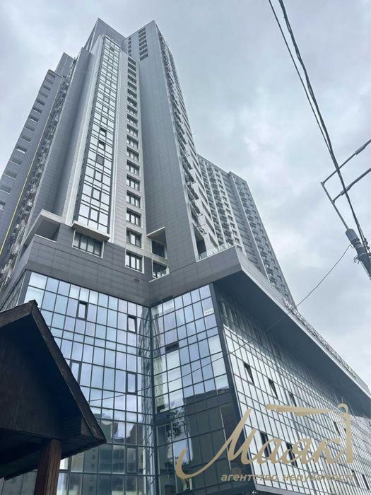 Продажа квартиры 86 кв.м. без ремонта ЖК Новопечерская Вежа