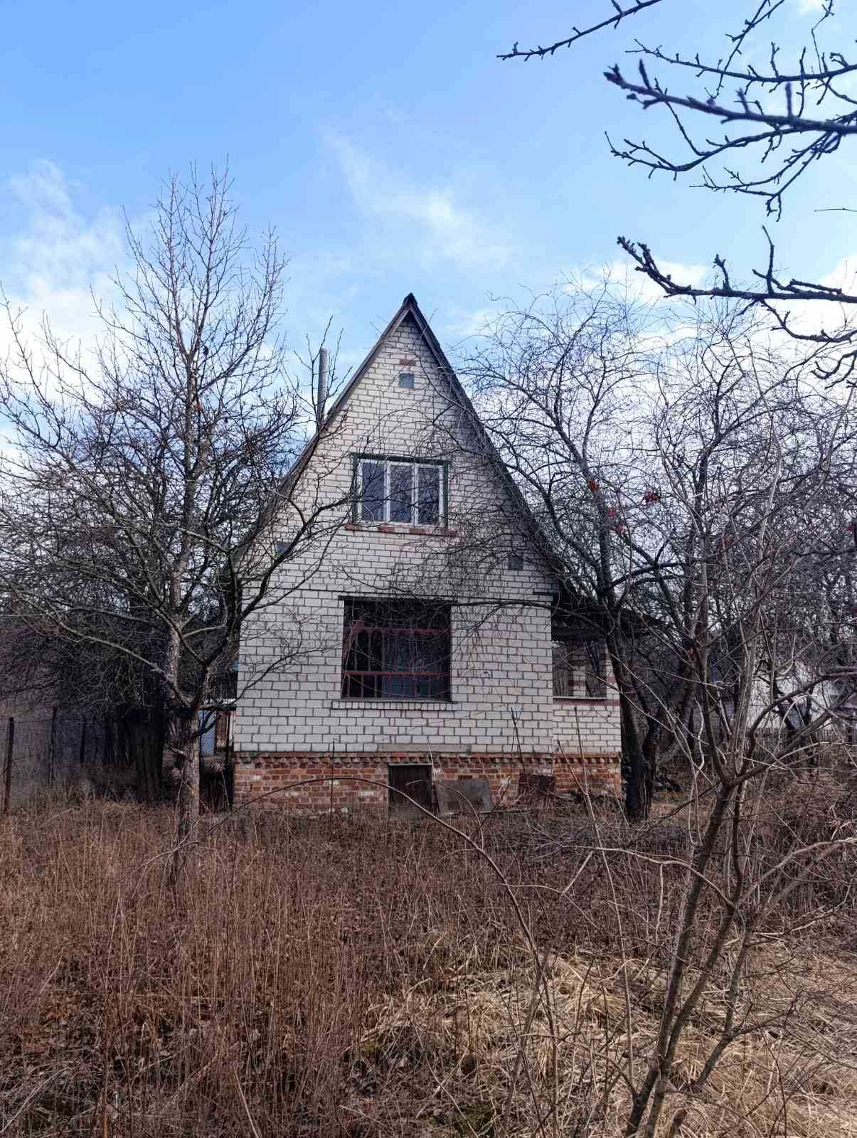 Дачний будинок з каміном ! Поряд з ліс!