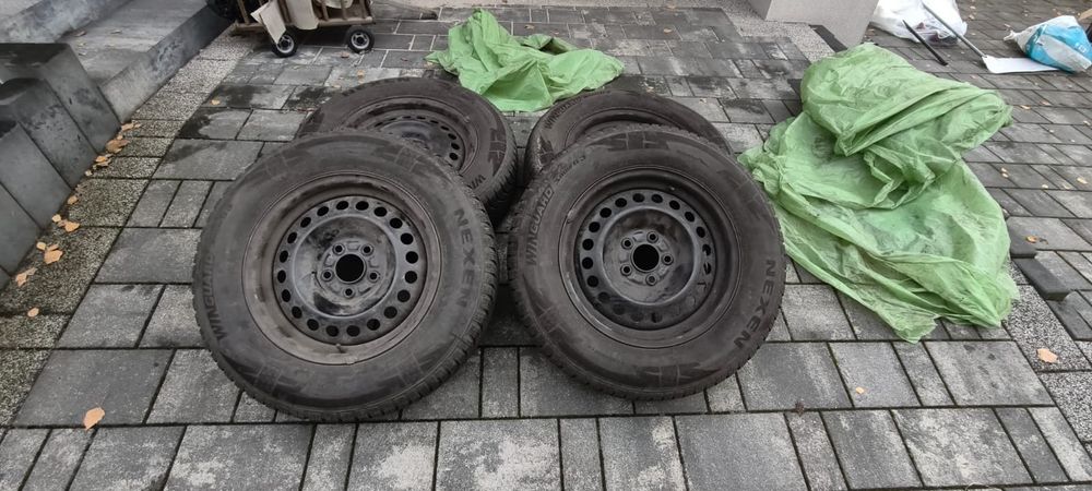 Zimowe opony Nexen z felgami stalowymi 215/70/R16 Kia Sportage 3