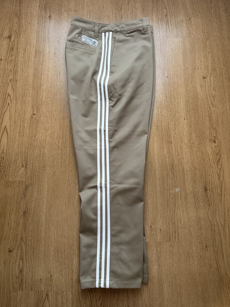 Calças chino Adidas Skateboarding.