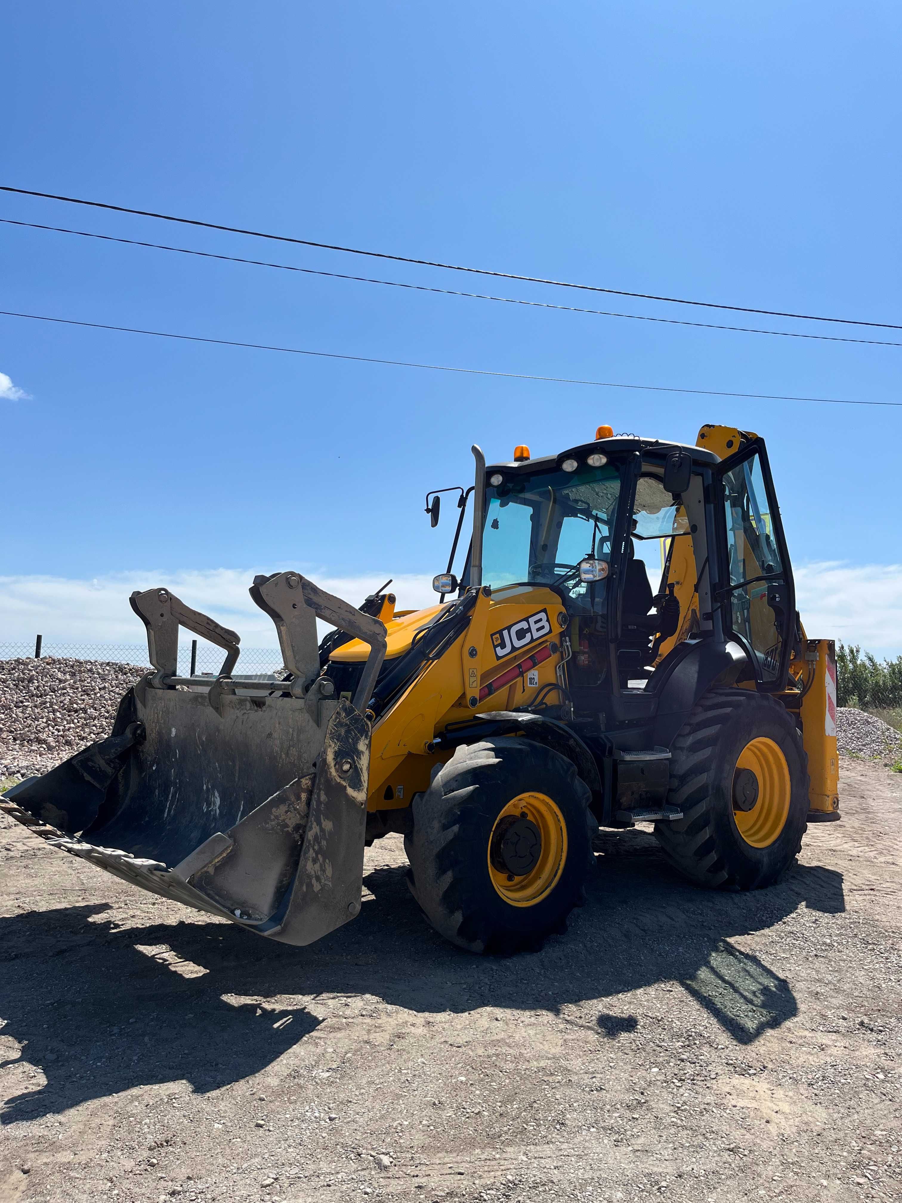 Sprzedam koparko-ładowarkę JCB 3CX – 2018 rok