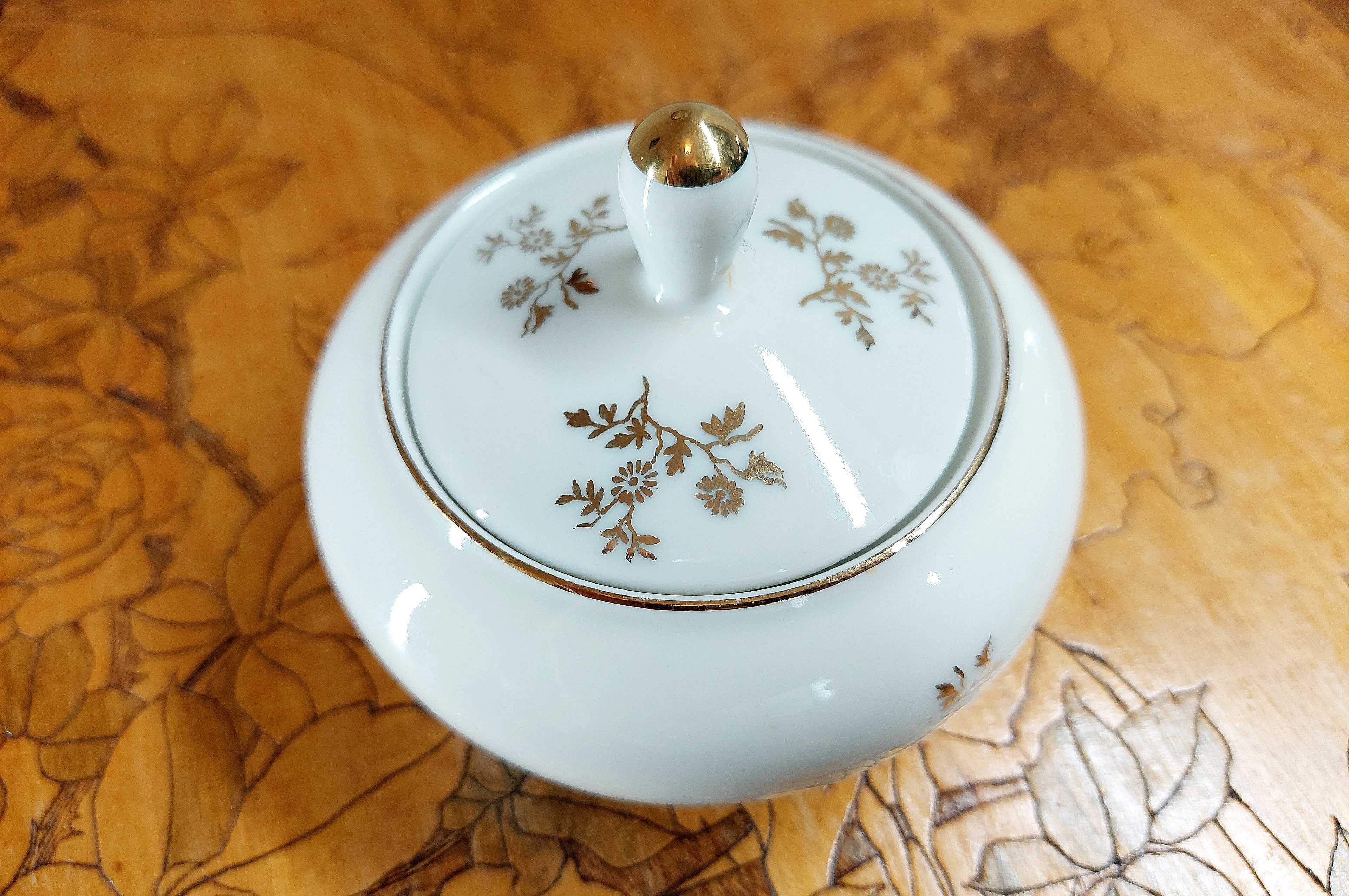 Cukiernica bombonierka ecru z złoceniami porcelana Bavaria vintage