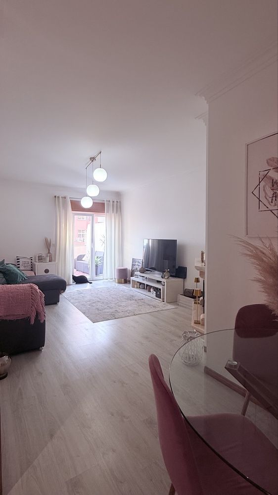 Vende-se T2 suite com terraço Lounge  e um lugar parqueamento!!!