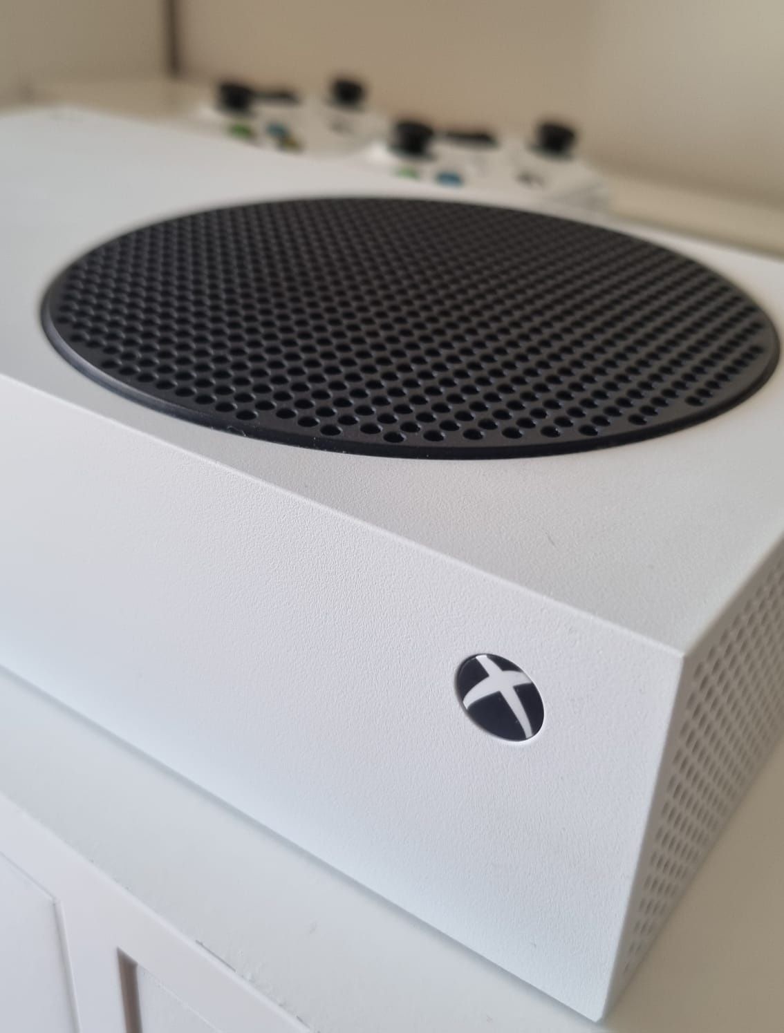 Xbox series s 512Gb + 2 comandos e cabos

- Cabos Força e HDMI
-2 C