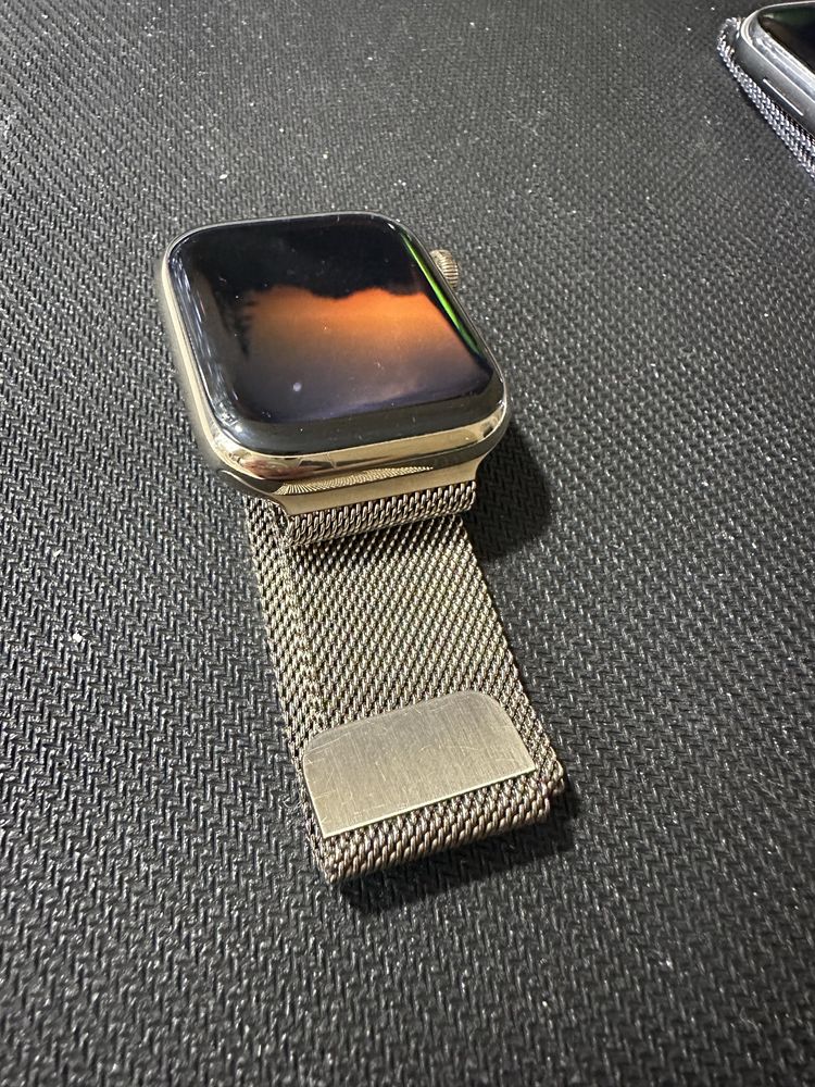 Apple Watch series 8 Gps+Lte 45 mmStainless Steel Gold MilaneseLoop