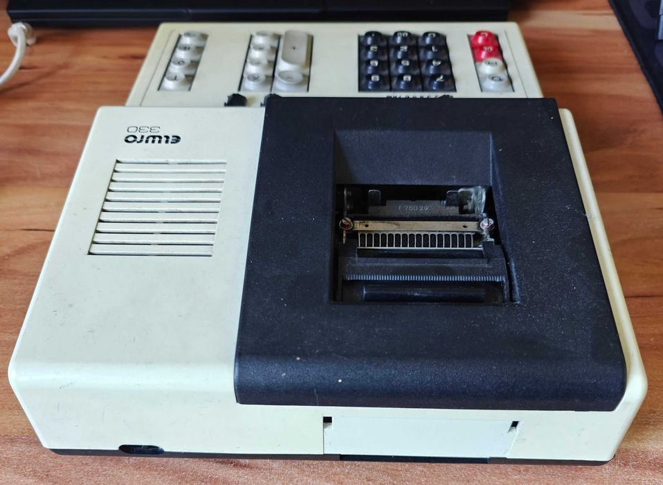 Stary kalkulator Elwro 330