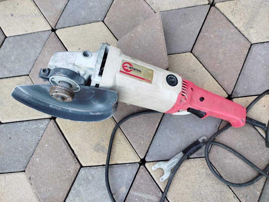 Болгарка Intertool 180  (интертул DT-0218 )
