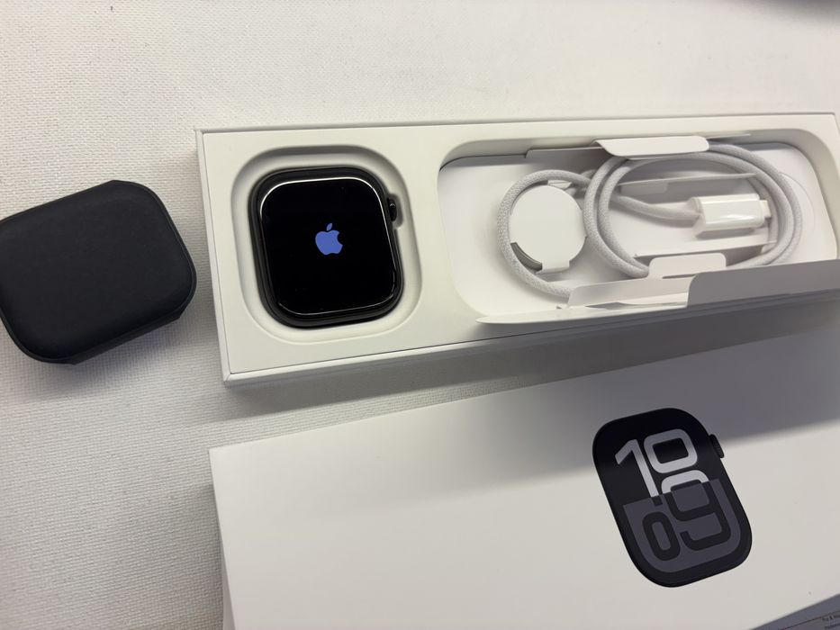 Продам часы Apple Watch 10 46mm jet black как новые на гарантии