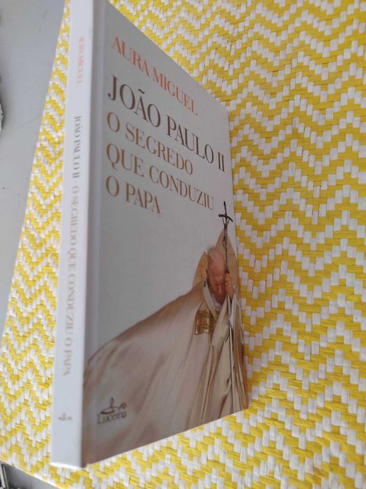 JOÃO PAULO II - O segredo que conduziu o Papa
de Aura Miguel