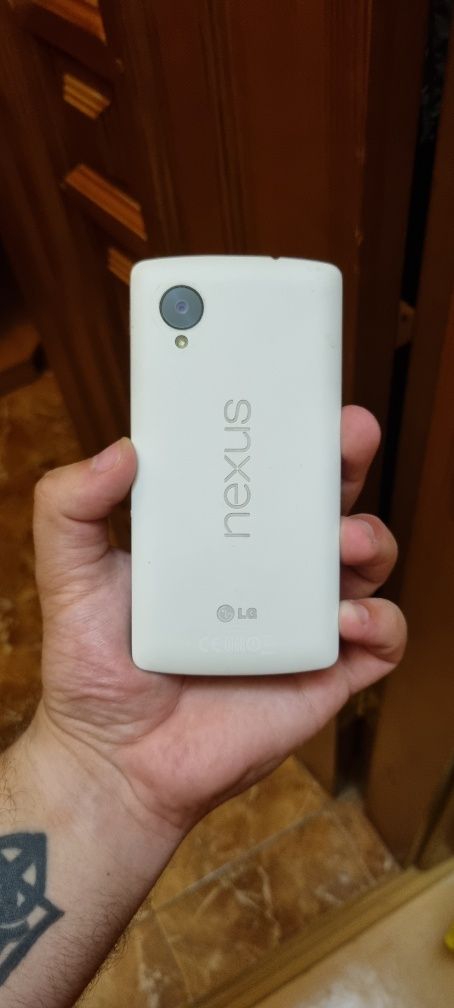 Телефон LG nexus