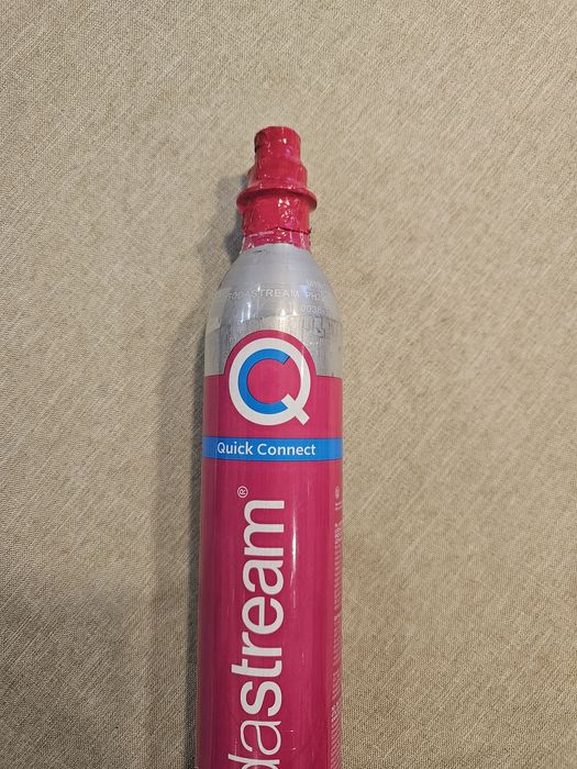 Nabijanie butli SodaStream różowej Kraków