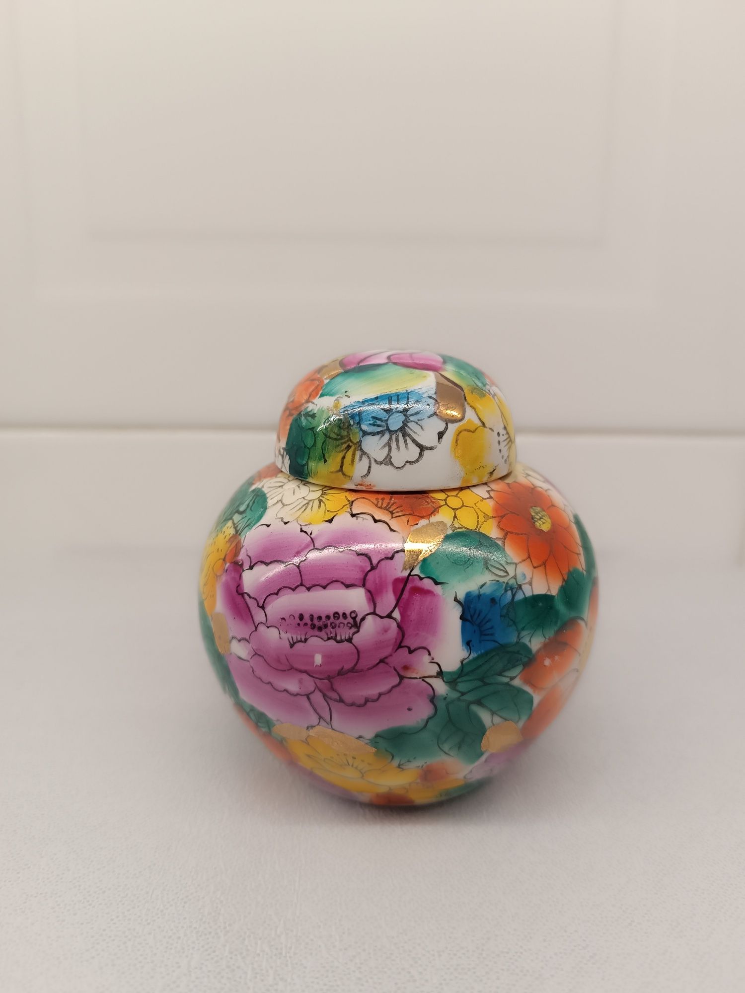 Pote Porcelana Antigo. Pintado à mão. 10 cm