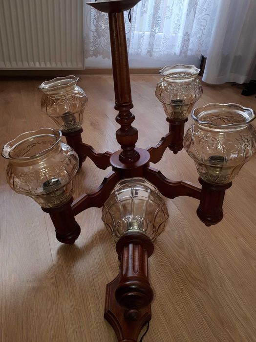 Sprzedam żyrandol drewniany