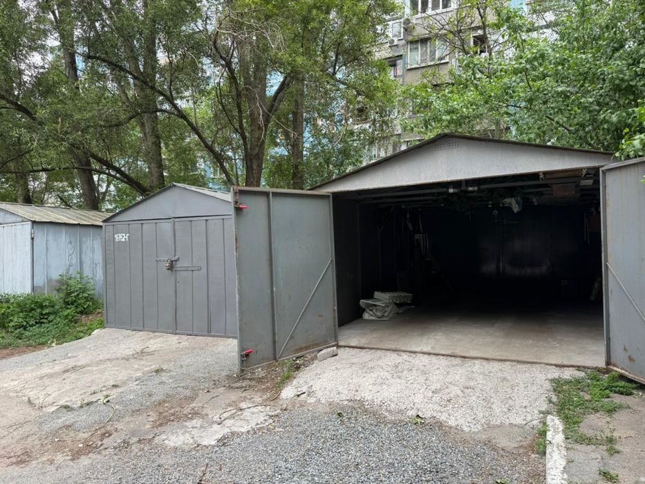 Продається  металевий  гараж у 150 метрах від ЖКSokolovsky