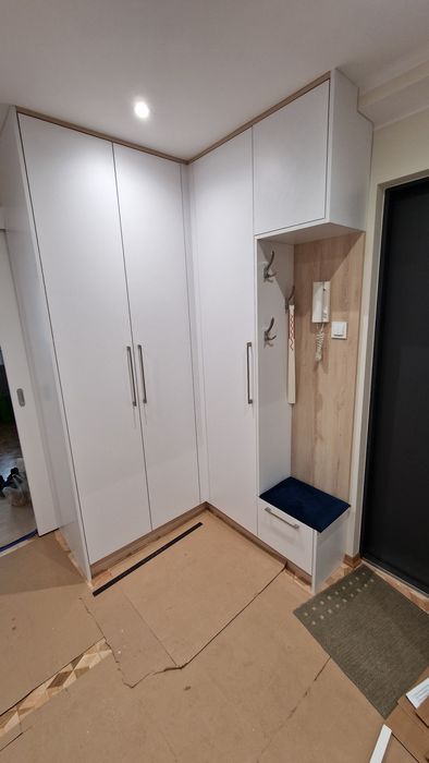 Kuchnie, szafy, szafy ze skosem, meble pokojowe.