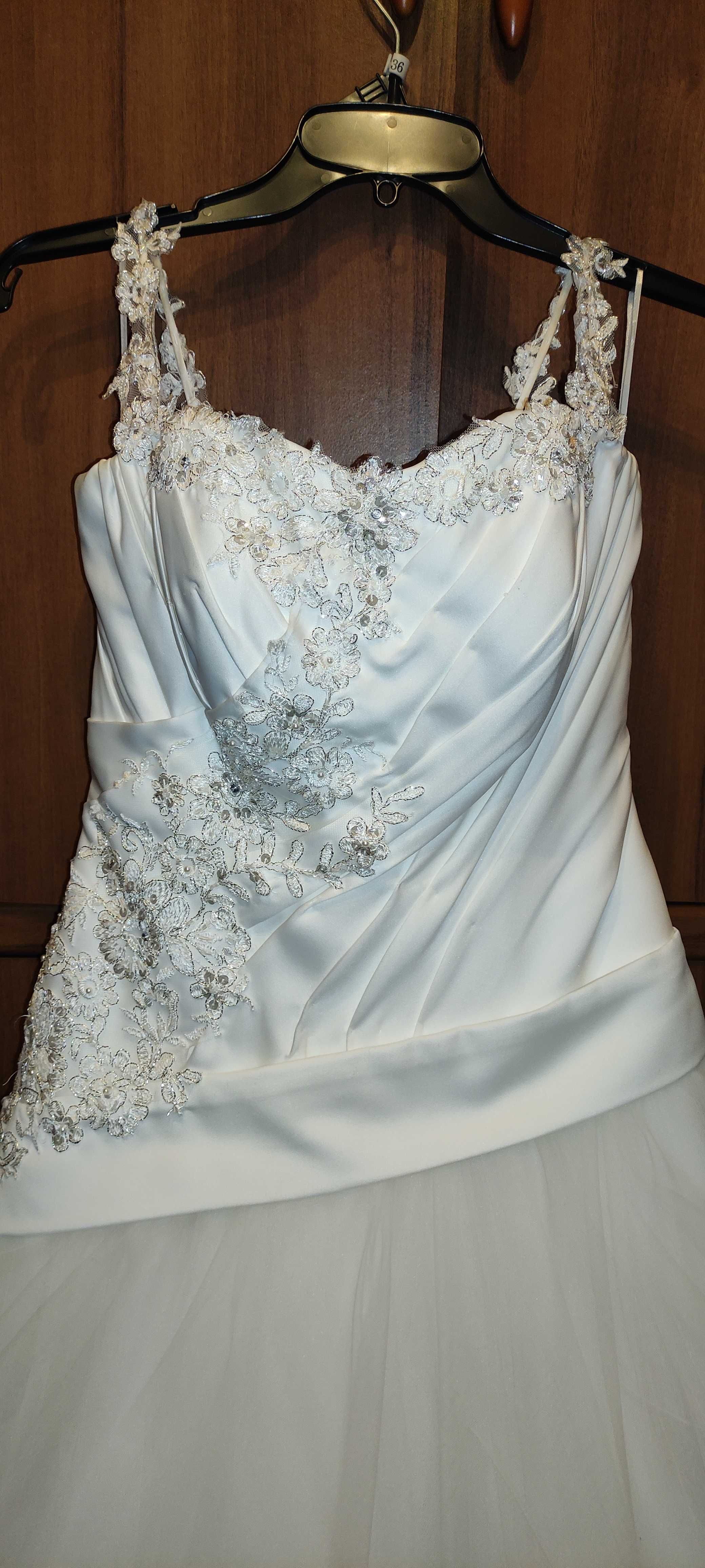 Używana suknia ślubna w kolorze ecru