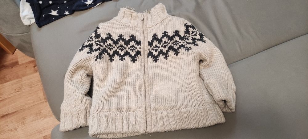 Gruby sweter na futrze 12-18 mies Cherokee