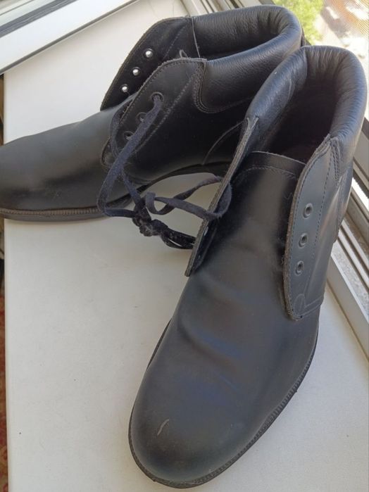 Военные ботинки .