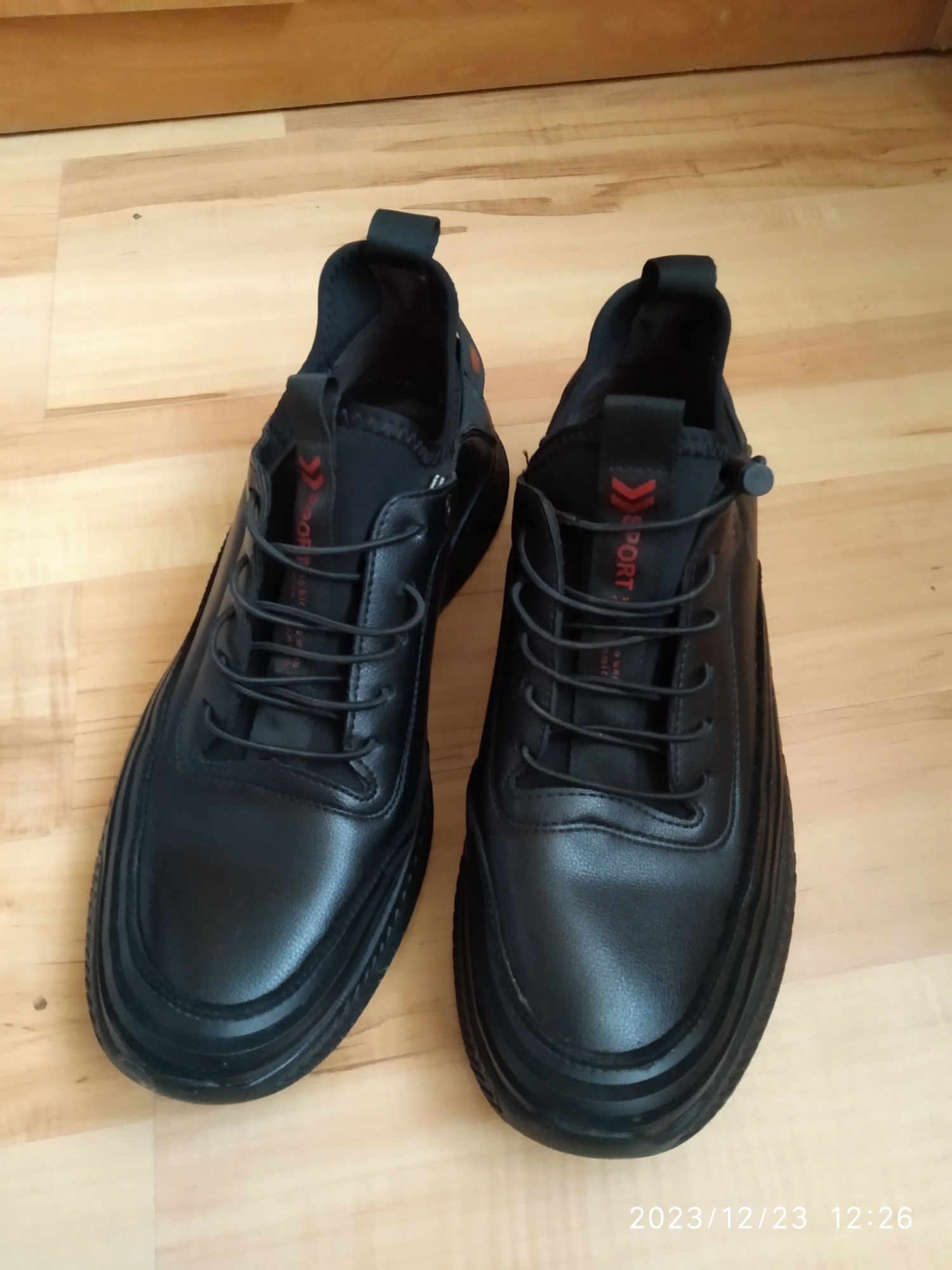 Туфли-кроссовки на шнуровке Torro Sport.. 40 размер. Стелька 26 см.