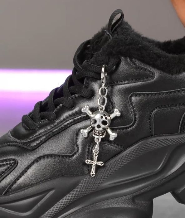 Жіночі зимові чорні утеплені кросівки