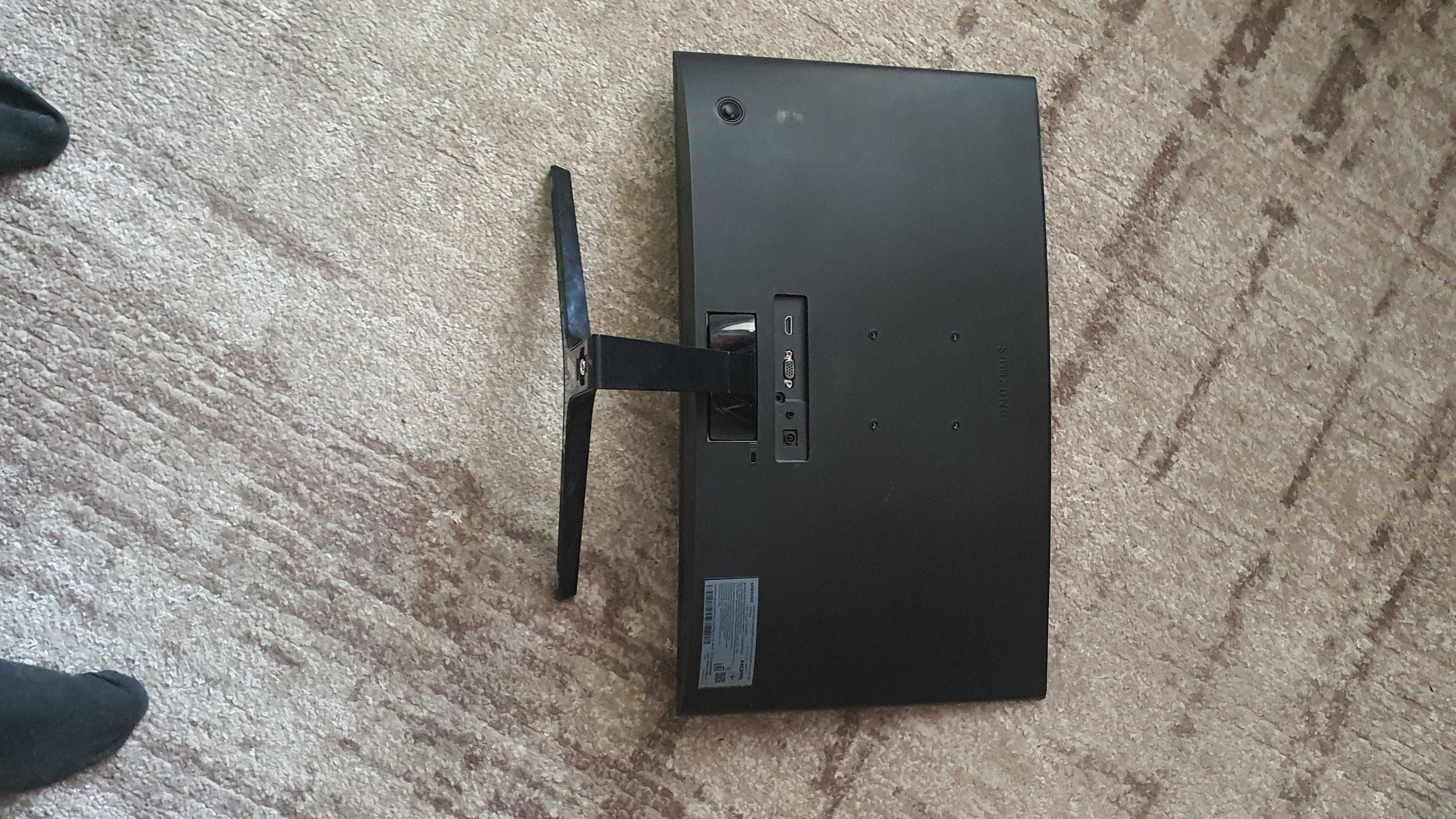 Монитор SAMSUNG C24F396FHI не рабочий (разбит экран)