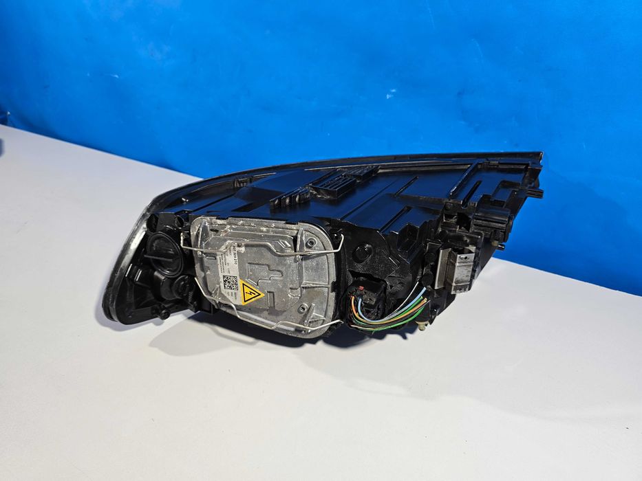 Volvo V50 S40 Lift Lampa Przód Przednia Bi-Xenon Skrętny Skrętna Prawa