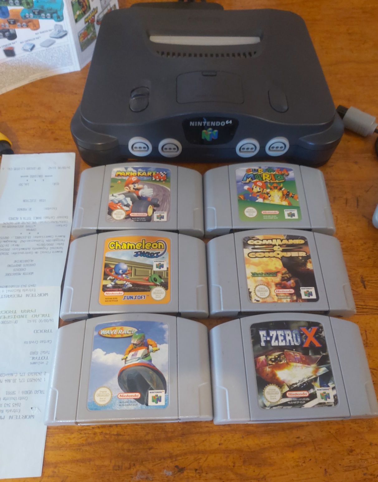 Nintendo 64 com talão de compra 2 comandos e Jogos.