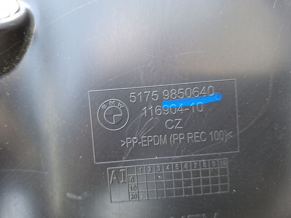 *BMW 5 G60 G61 M pakiet nadkole prawy przód  Oryginał Bardzo ładne