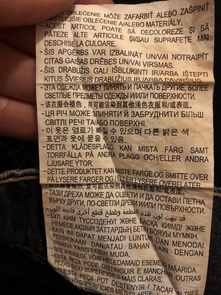 Calcões de ganga, com bolsos a frente e trás