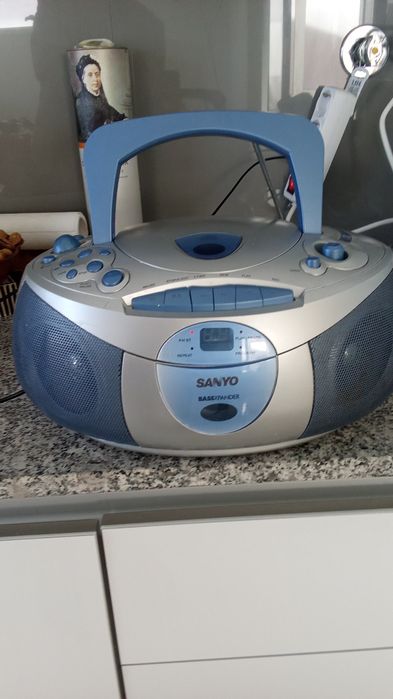 RÁDIO K7 e CD Portátil e Elétrico. Bom. 5 Fotos