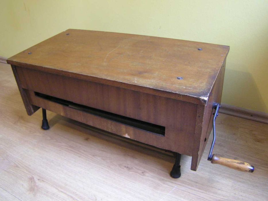 Magiel ręczny z korbą sprawny stary staroć antyk 75x38 cm mebel Poznań