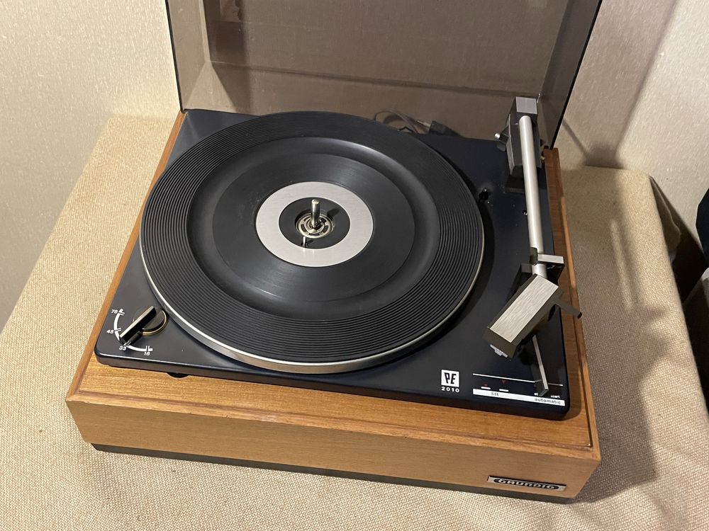 Качественный немецкий проигрыватель винила GRUNDIG / PE 2010
