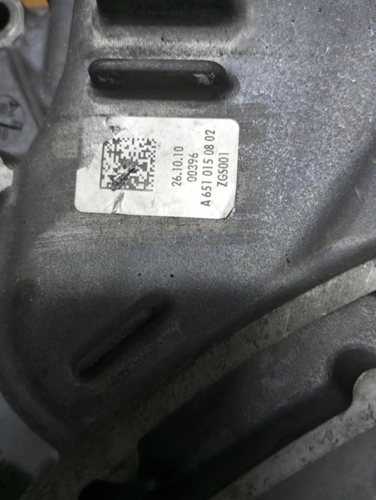 Várias peças de motor Mercedes