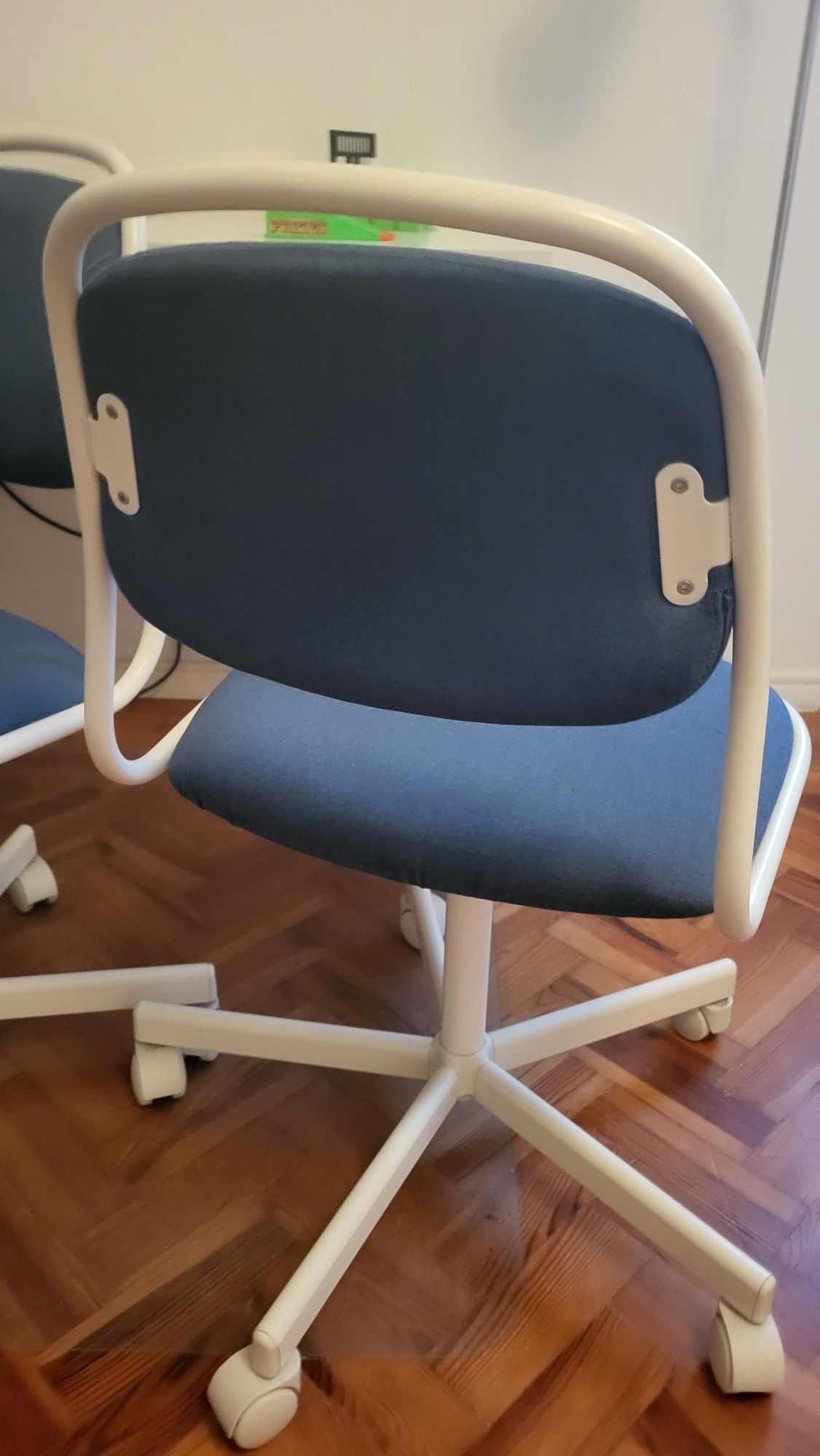 1 Cadeira Orfjall ikea com rodas