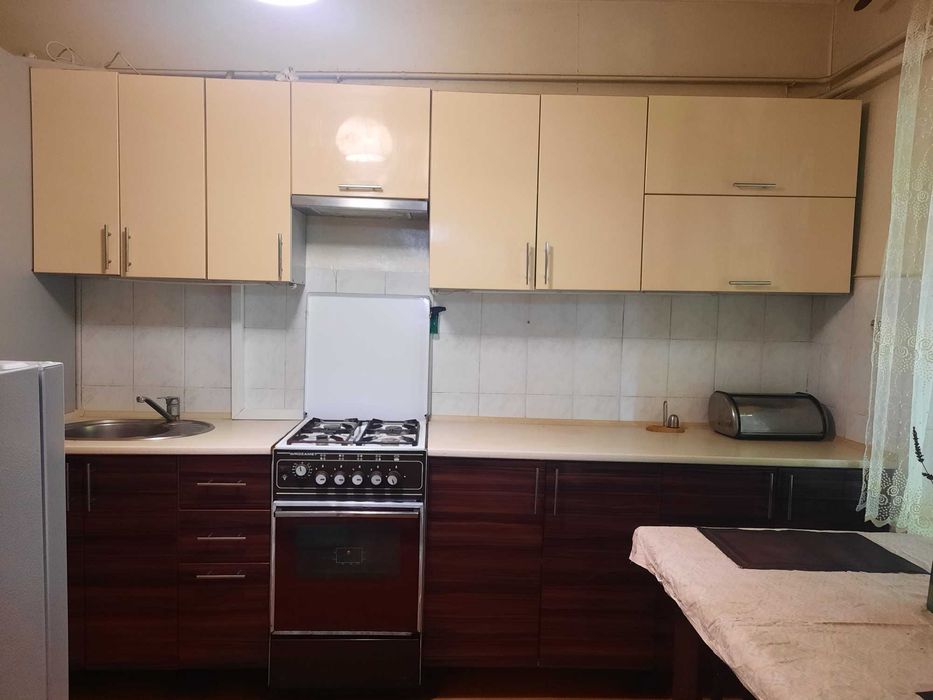 Продаж частини будинку з окремим двором,землею та зручностями.