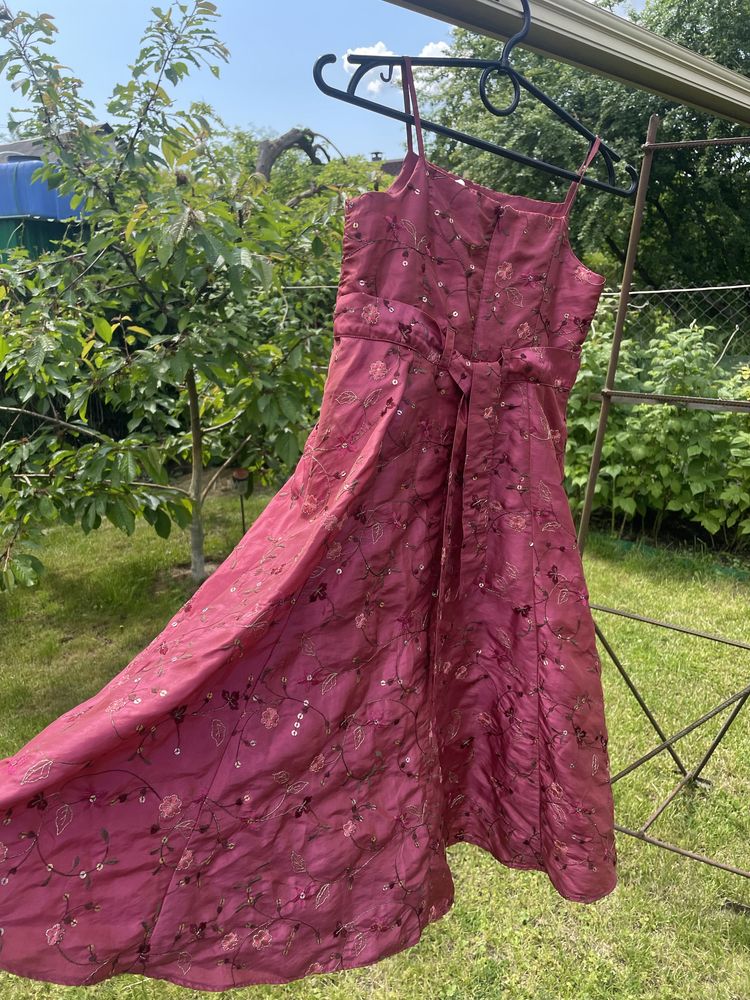 Святкова сукня сарафан для дівчинки 8-9 років з вишивкою та паєтками